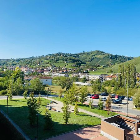 Attico Nel Cuore Delle Langhe - Free Parking Wi-Fi E Ac Alba  Exteriör bild