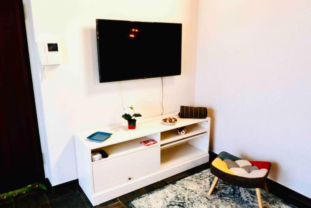 Attico Nel Cuore Delle Langhe - Free Parking Wi-Fi E Ac Alba  Exteriör bild